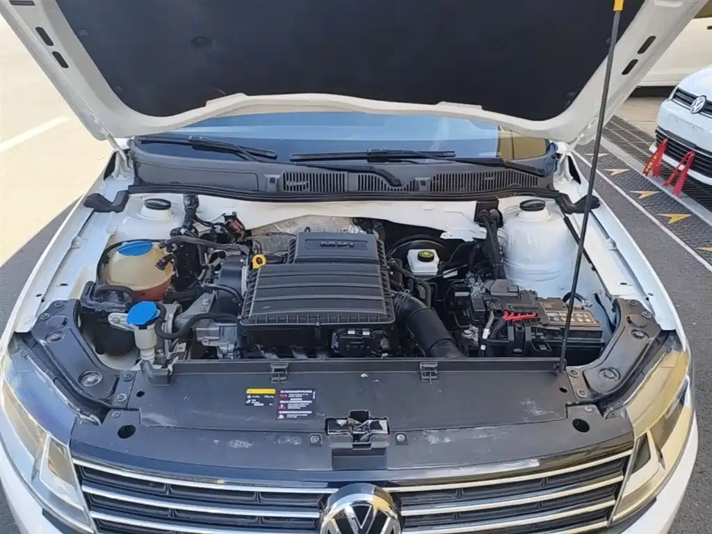 Volkswagen Lavida 2015 1.6L Manual Trend Edition фото 20
