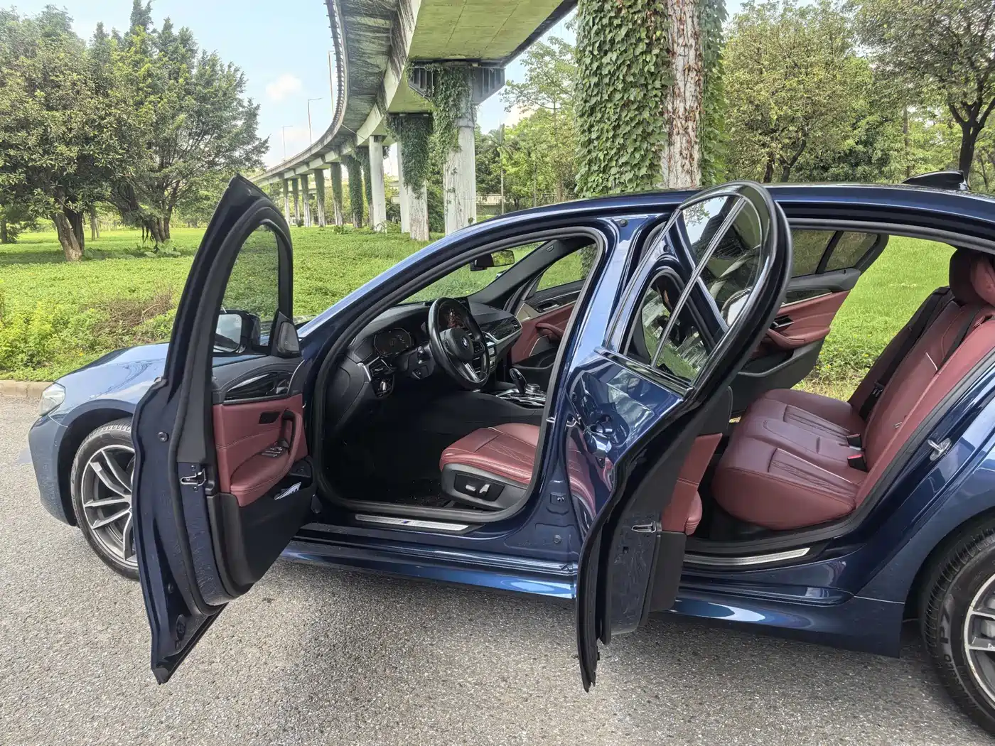 BMW 5 Series 2021 525Li M Sport Package фото 12