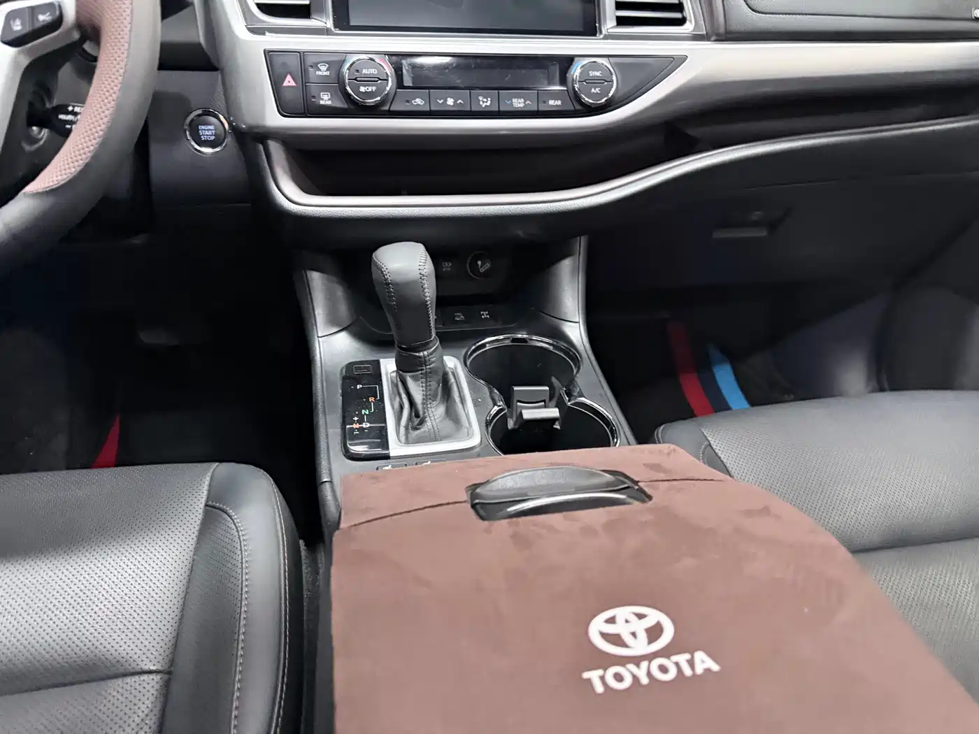 TOYOTA HIGHLANDER