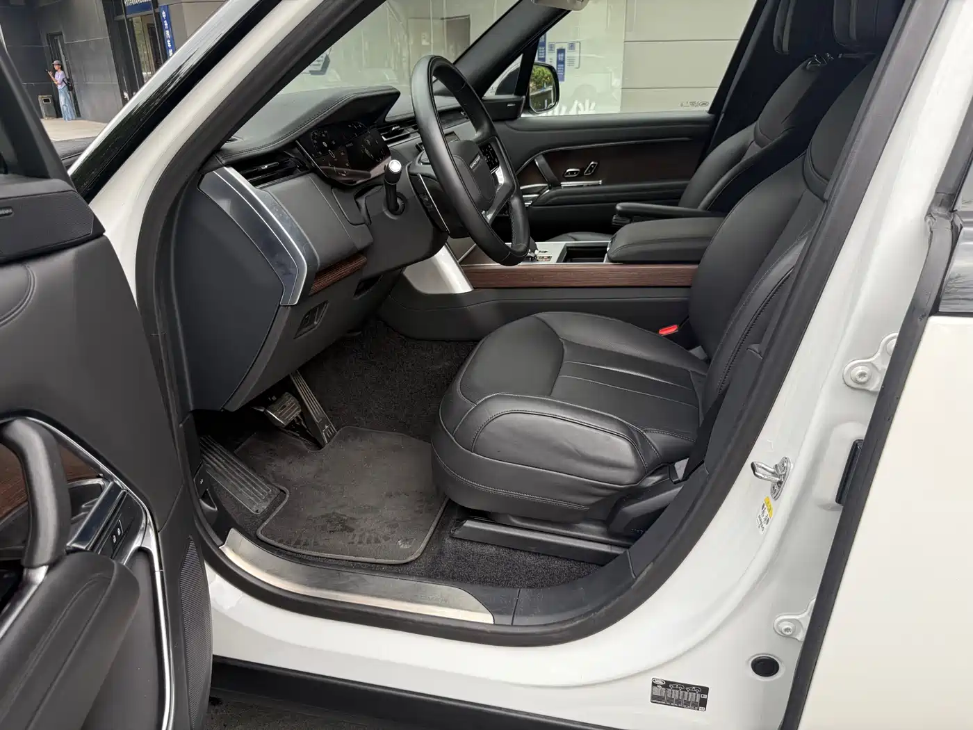 Land Rover Range Rover 2023 Facelift 3.0 L6 400PS Prosperity Extended Version фото 10