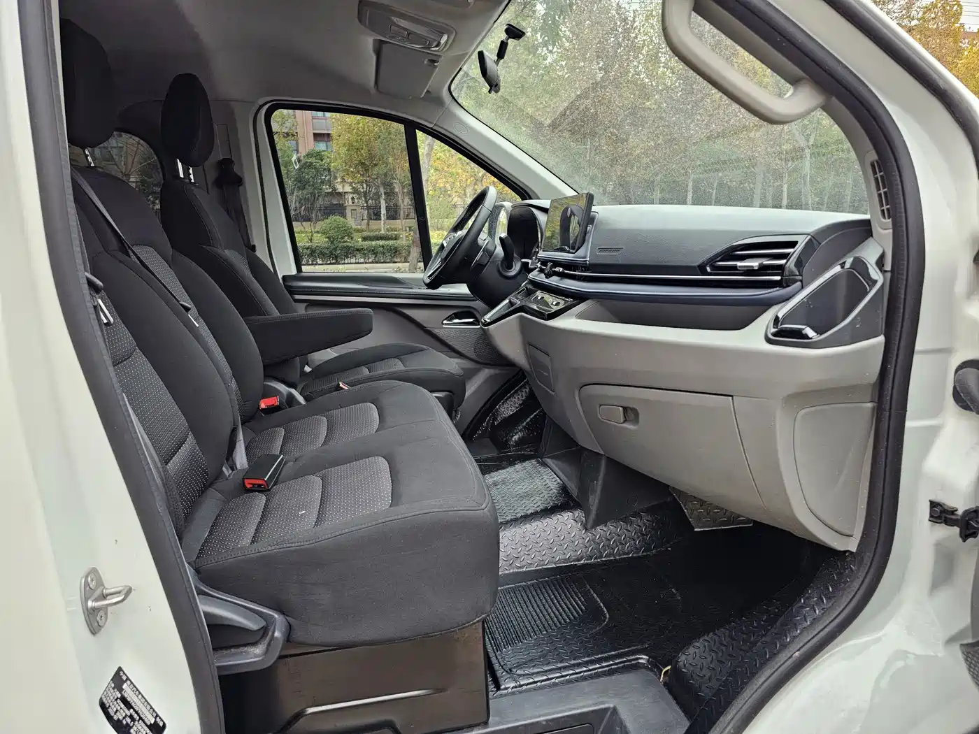 Maxus Xintu V70 2024 2023 Model 2.0T Elite Edition Automatic Short Wheelbase Low Roof 5/6-Seater