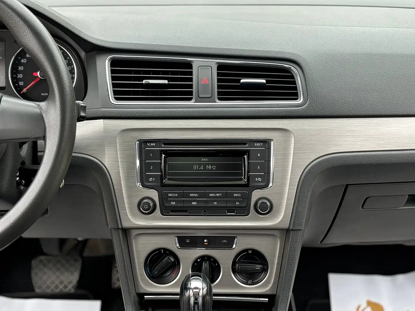 Volkswagen Lavida 2013 Facelift Classic 1.6L Automatic Comfort фото 9