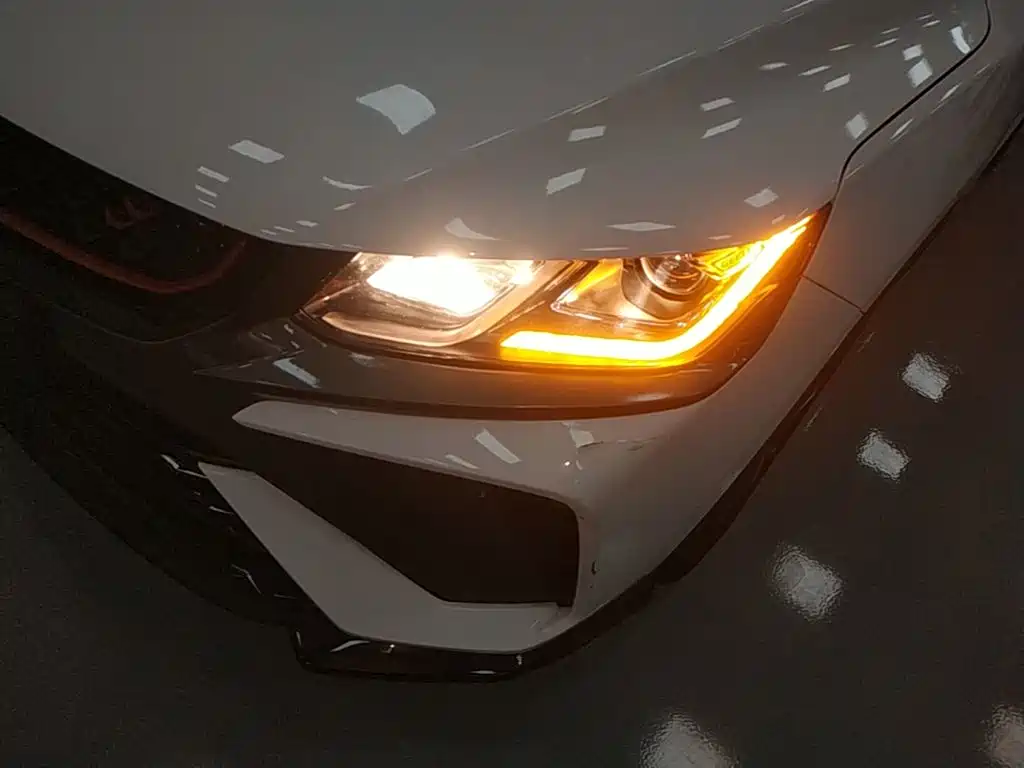 Фото 24 - Geely Binyue