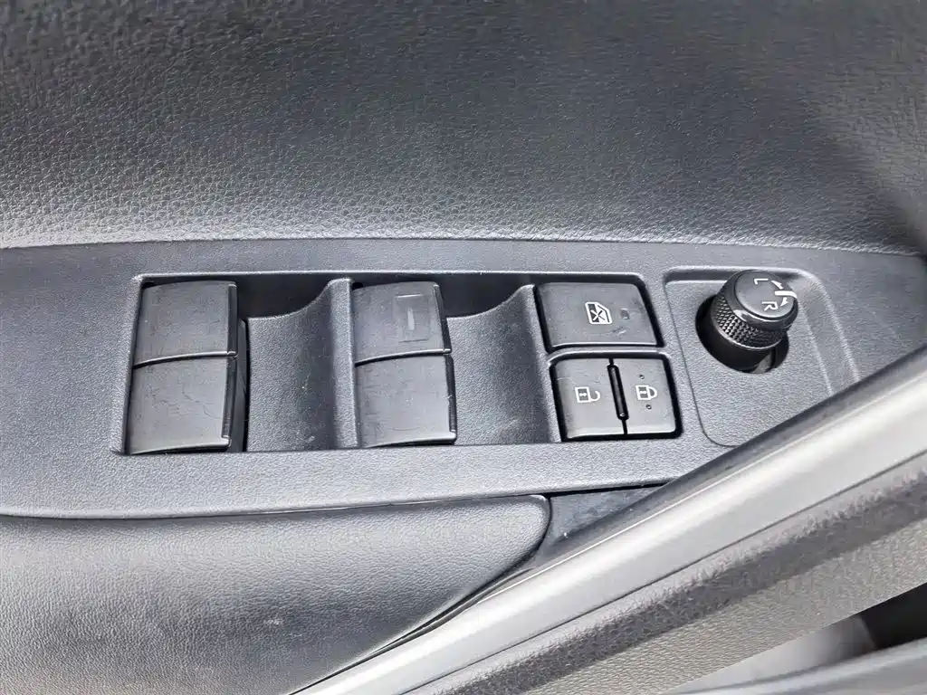 Toyota Corolla Cross 2023 2.0L Pioneer Edition фото 9