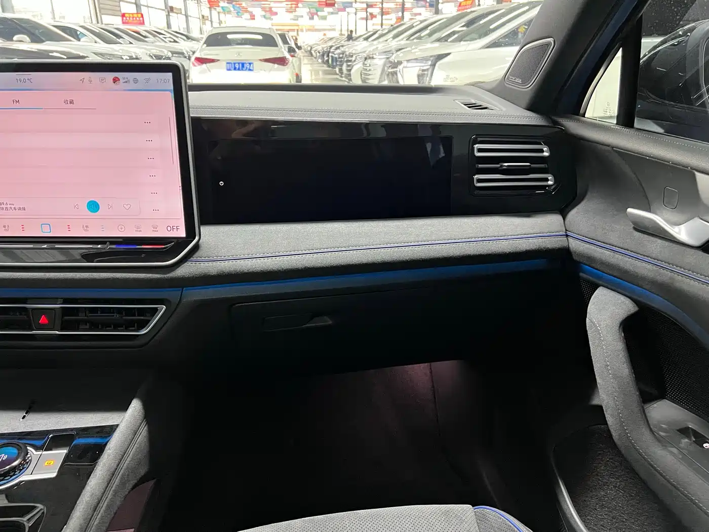 Volkswagen Tiguan L 2024 PRO 380TSI AWD R-Line Intelligent Leader Edition фото 14