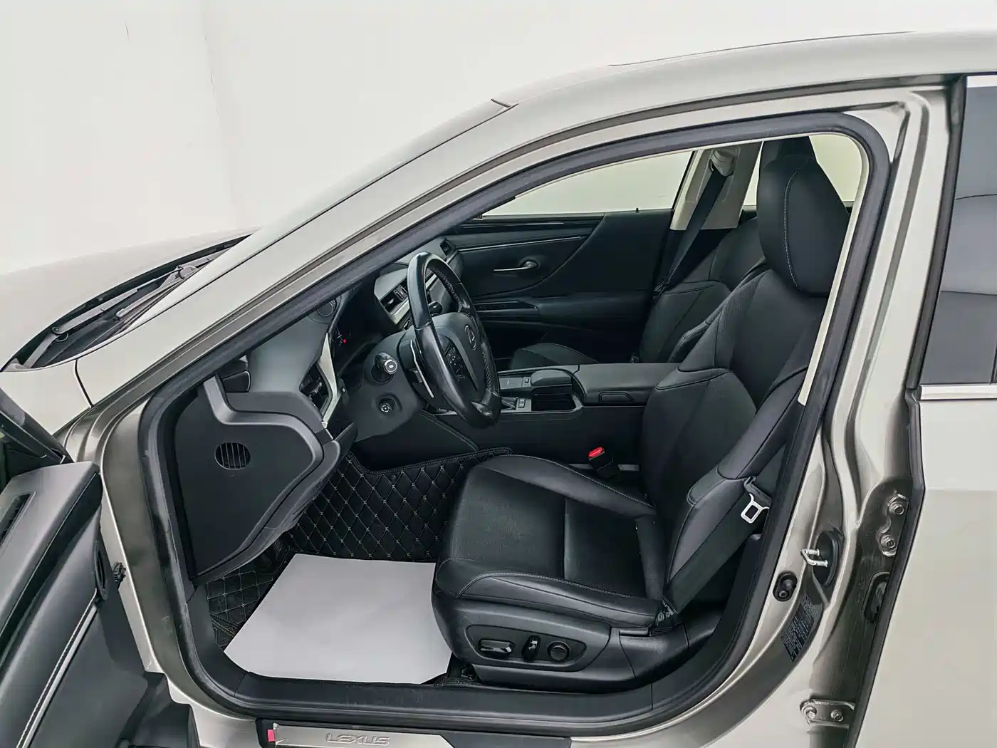 Lexus ES 2020 200 Excellence фото 13