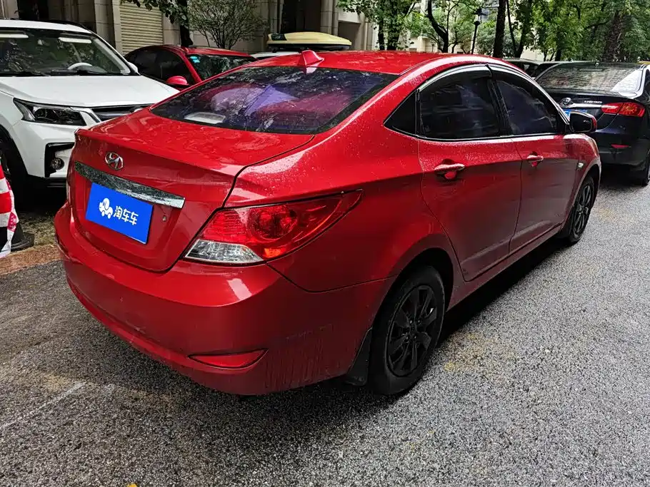 Hyundai Verna 2010 Sedan 1.4L Automatic Comfort GS фото 3