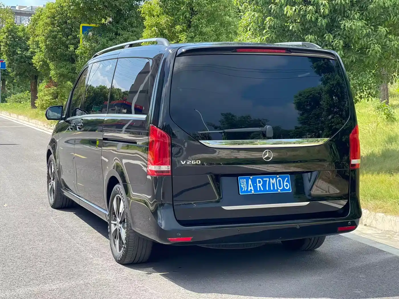 Mercedes-Benz V-Class 2022 V 260 Prestige Edition фото 6