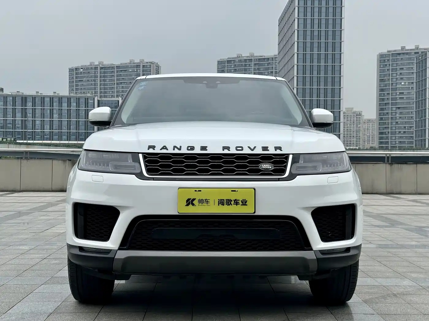 Land Rover Range Rover Sport 2019 3.0 SC V6 Special Edition фото 2