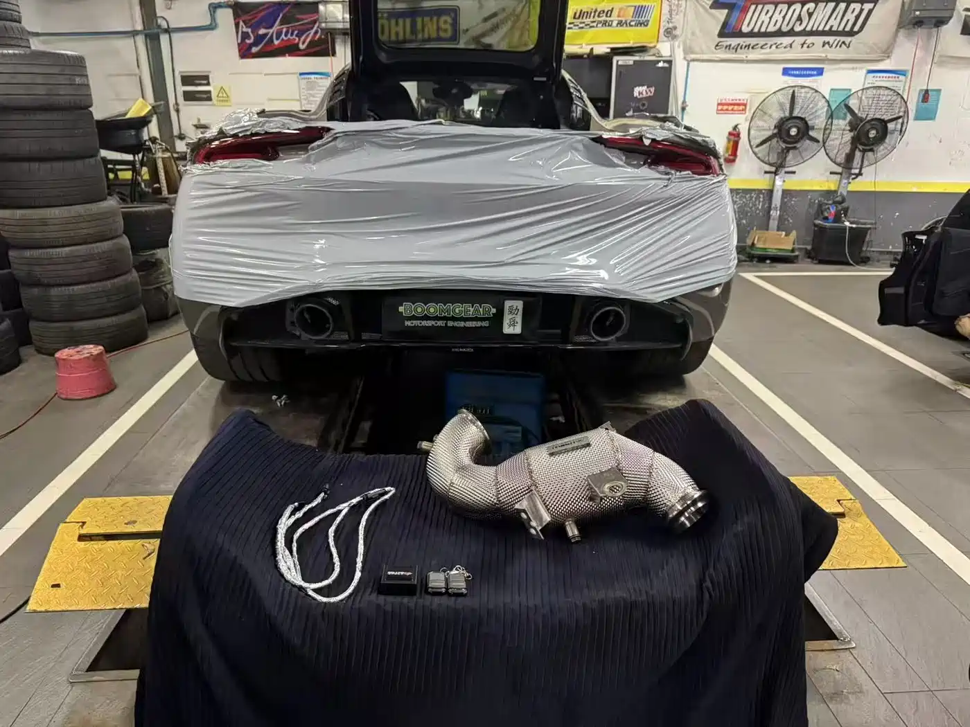 LOTUS SPORTS CAR EMIRA