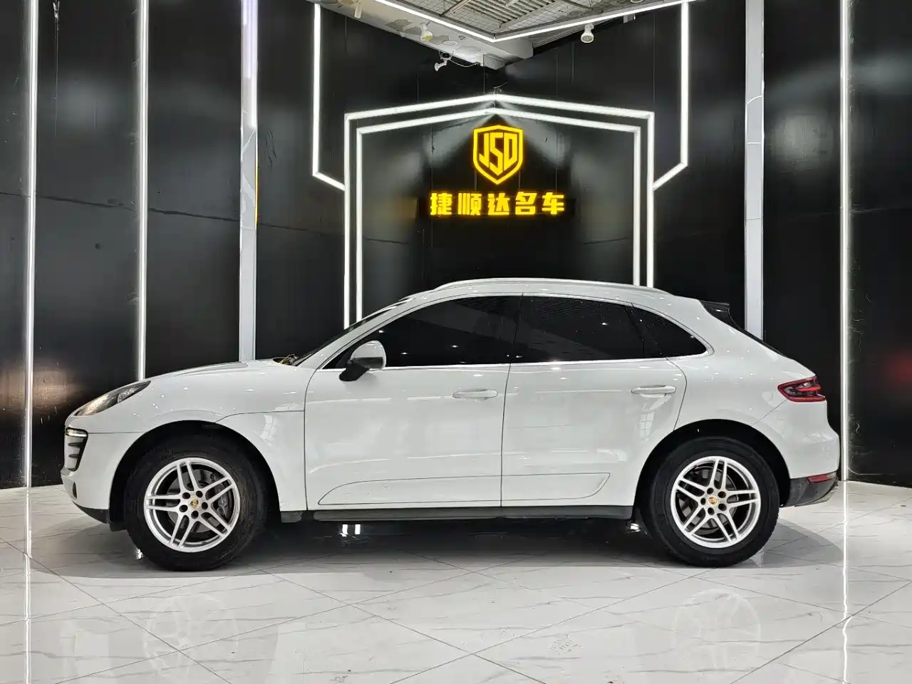 Porsche Macan 2016 Macan 2.0T фото 3