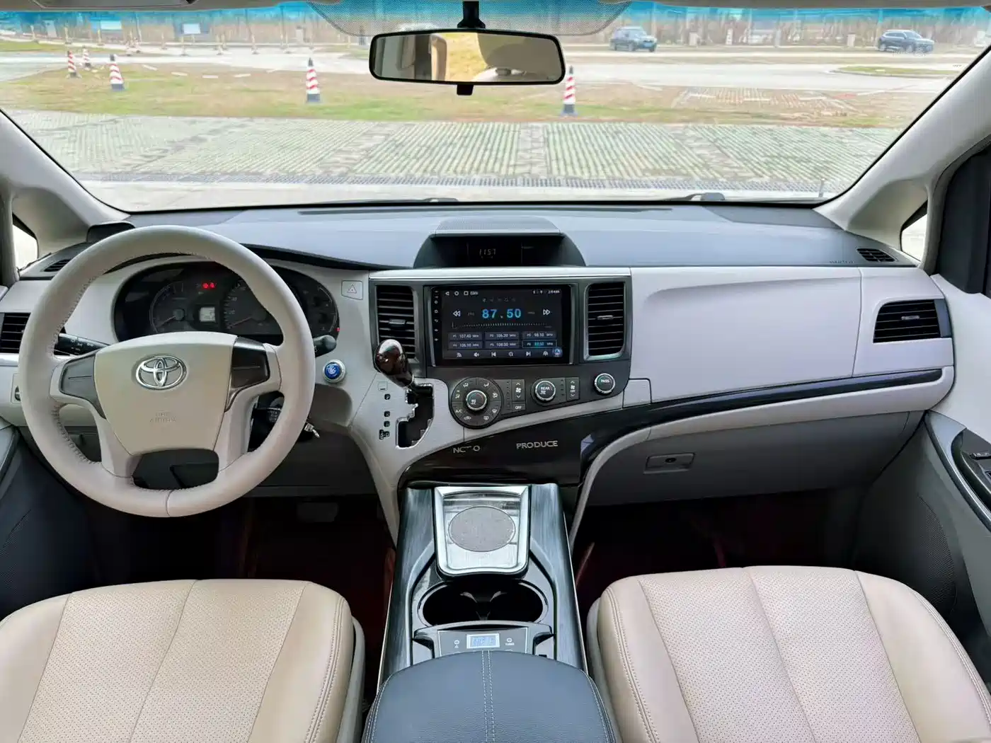 Toyota Sienna 2011 3.5L 2WD Automatic фото 9