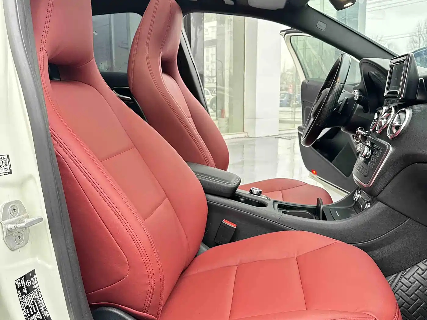 Mercedes-Benz A-Class (Import) 2013 A 200 Urban фото 11