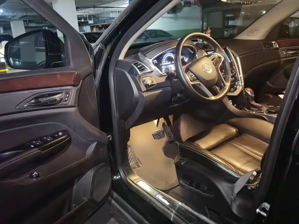Cadillac SRX 2015 2015 3.0L Leading