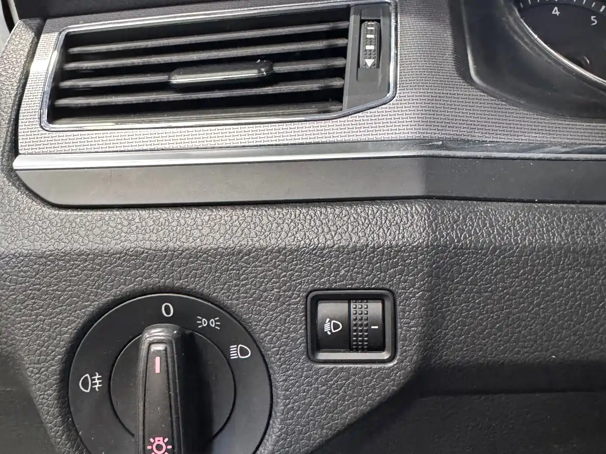 Volkswagen Bora 2016 Model 1.6L Automatic Fashion фото 12