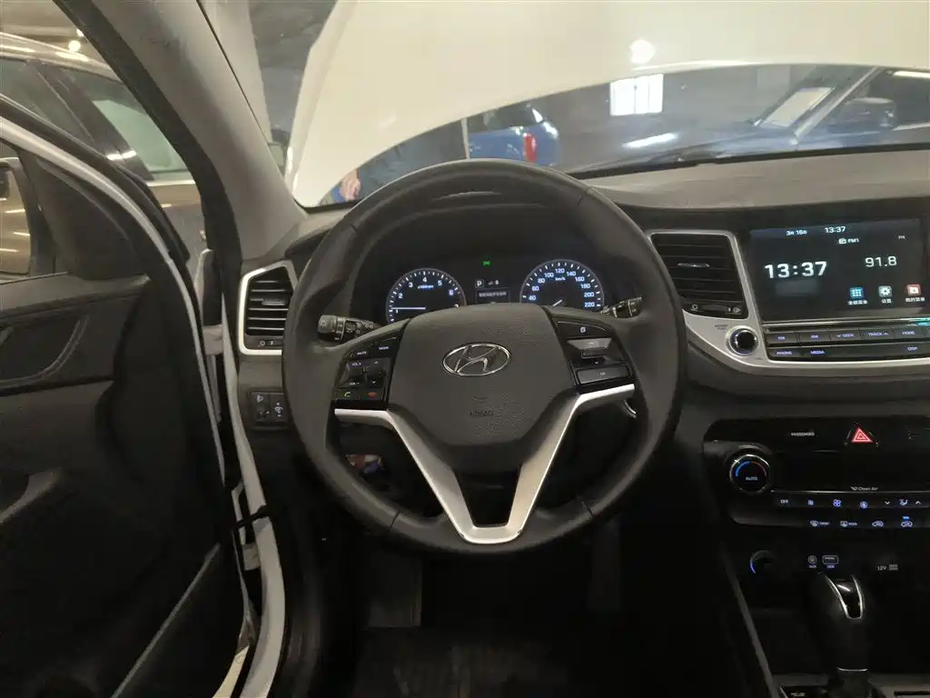 Hyundai Tucson 2018 1.6T DCT 2WD 15th Anniversary Special Edition фото 7