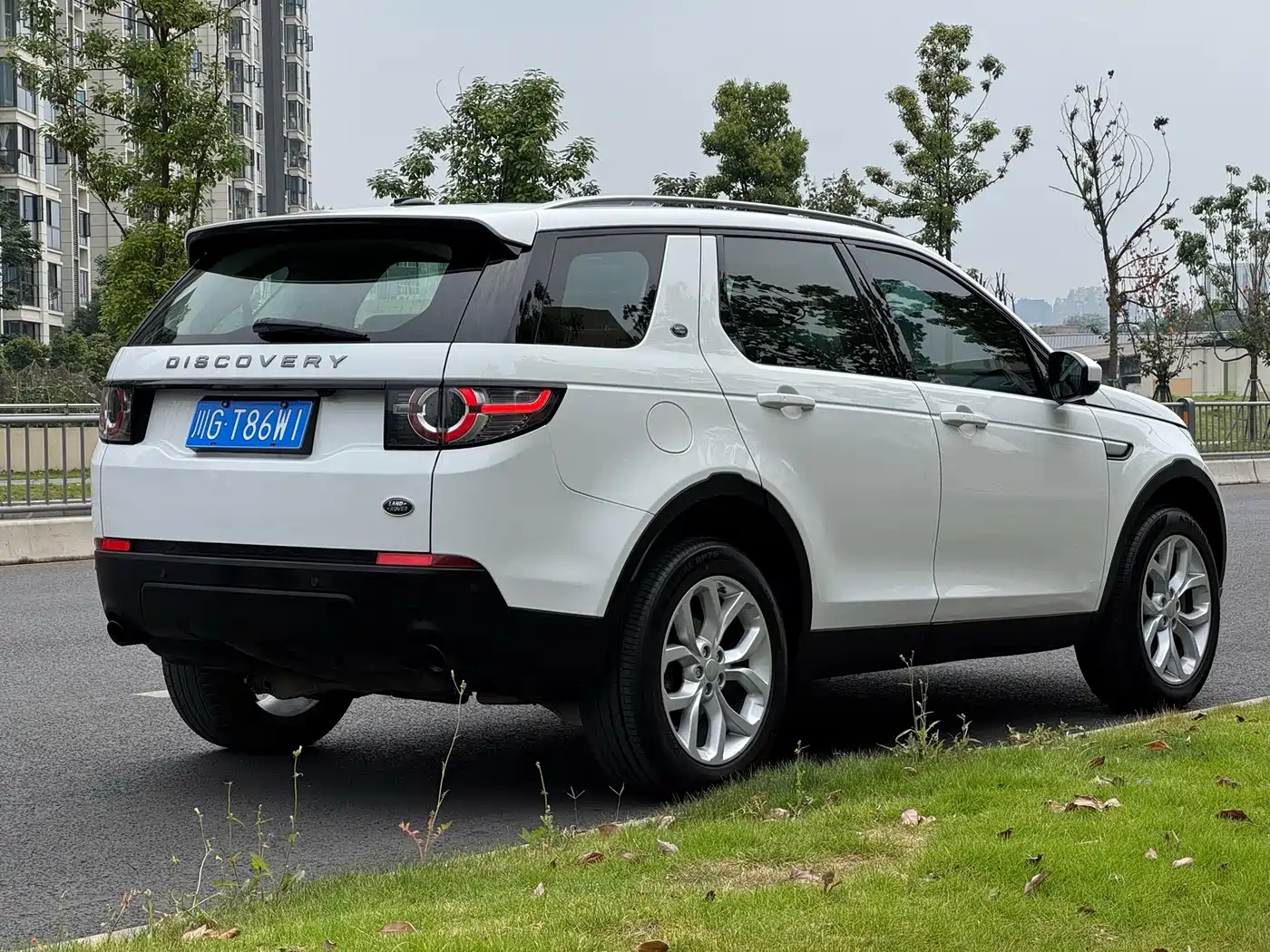 Land Rover Discovery Sport 2016 2.0T HSE фото 16