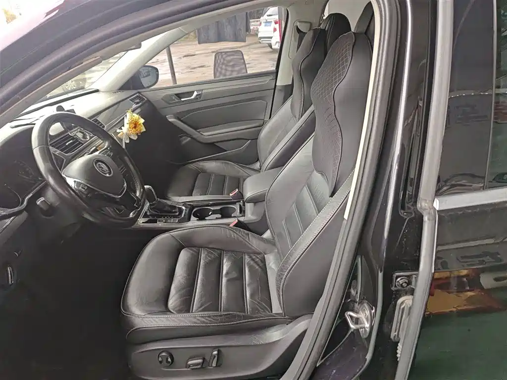 Volkswagen Passat 2016 330TSI DSG Honor Edition фото 15
