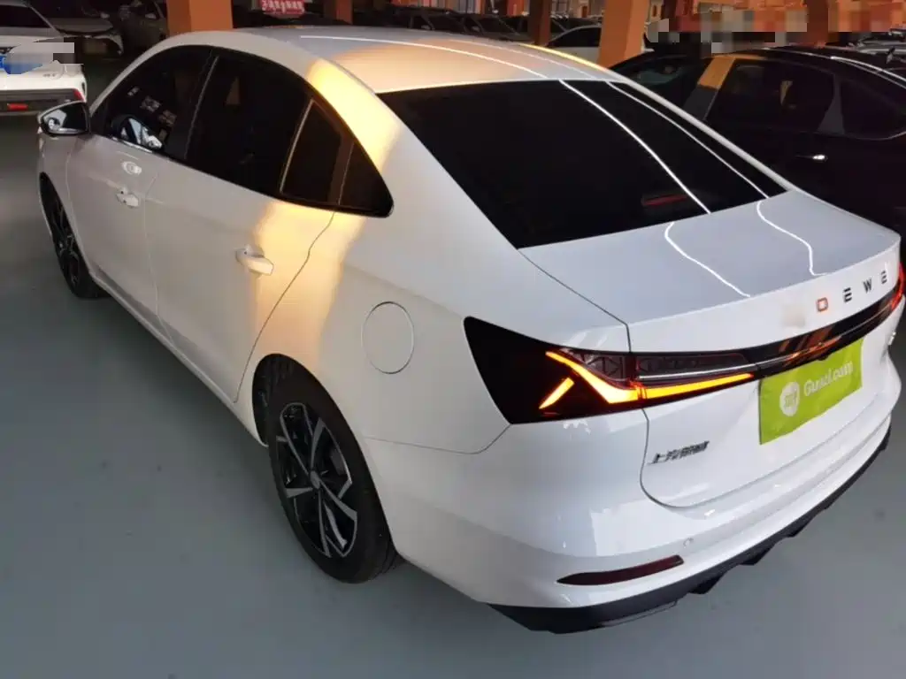 Фото 5 - Roewe i5