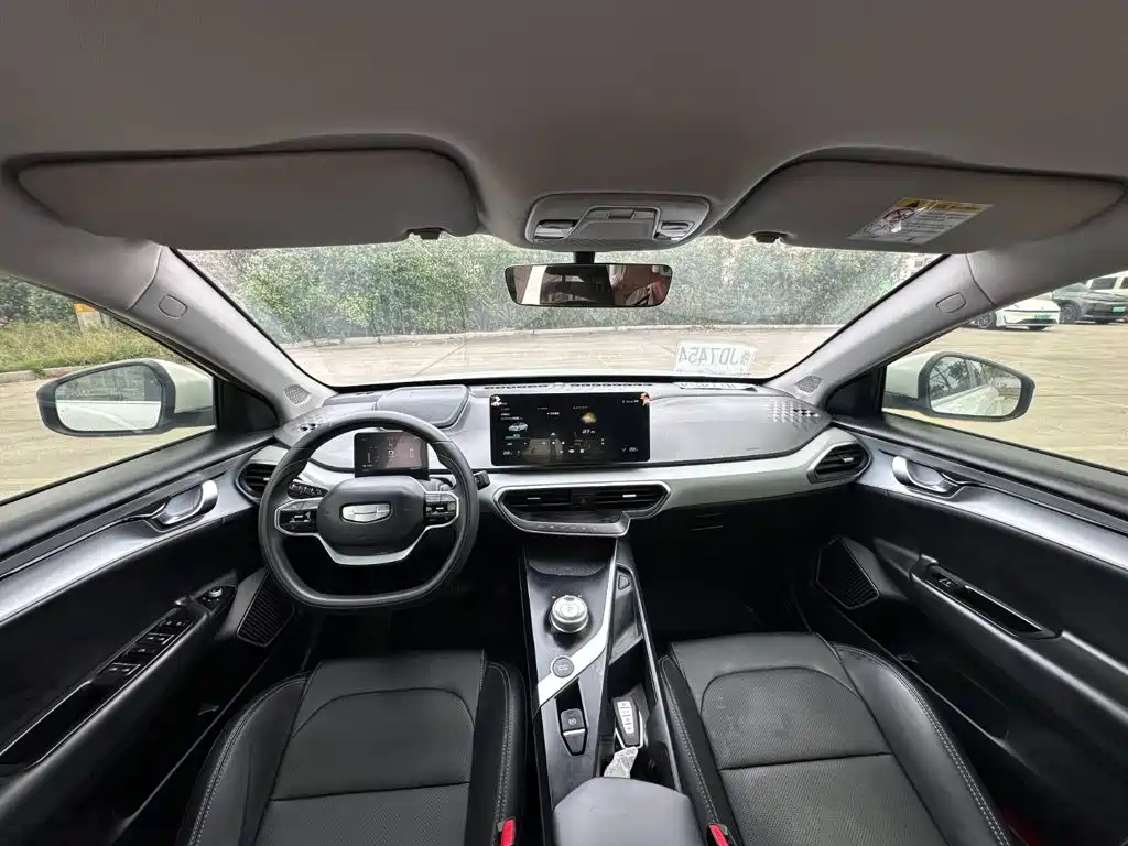 Фото 2 - Geely Geometry A
