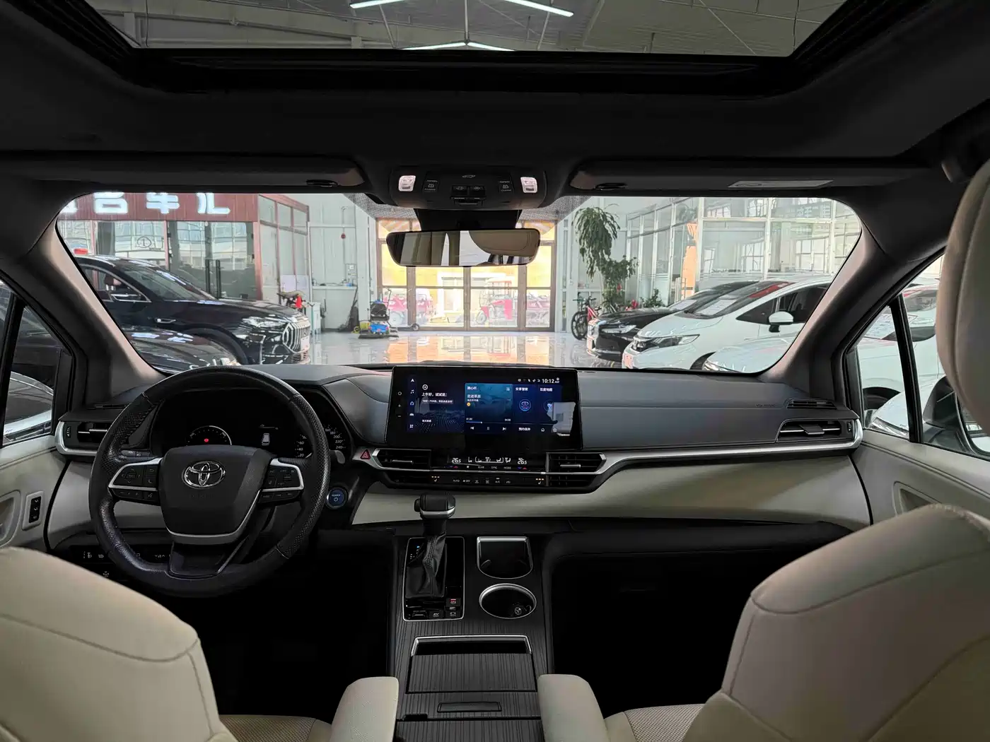 Toyota Granvia 2023 2.5L Hybrid Prestige PLUS Edition фото 16