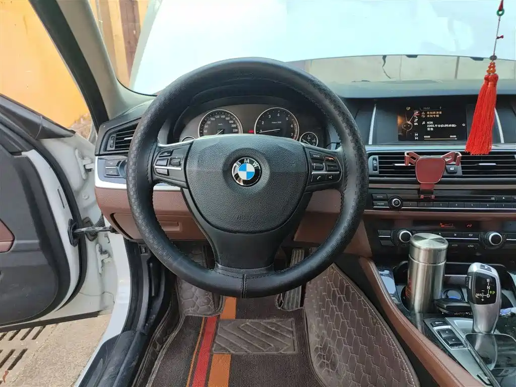 BMW 5 Series 2014 520Li Elegance фото 3