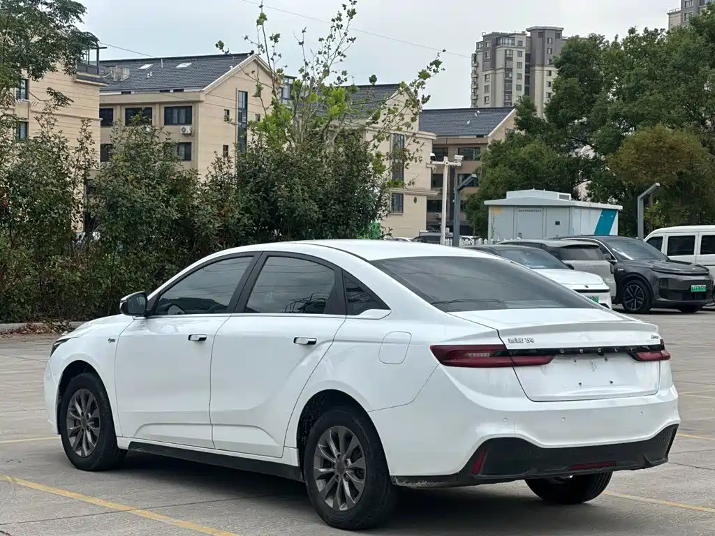 Фото 4 - Geely Geometry A