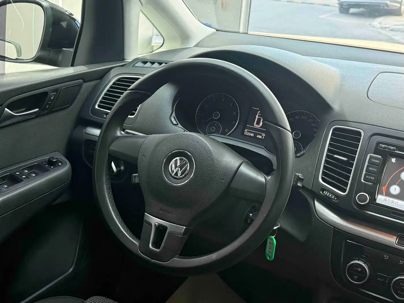 Volkswagen Sharan 2014 2.0TSI Standard фото 11