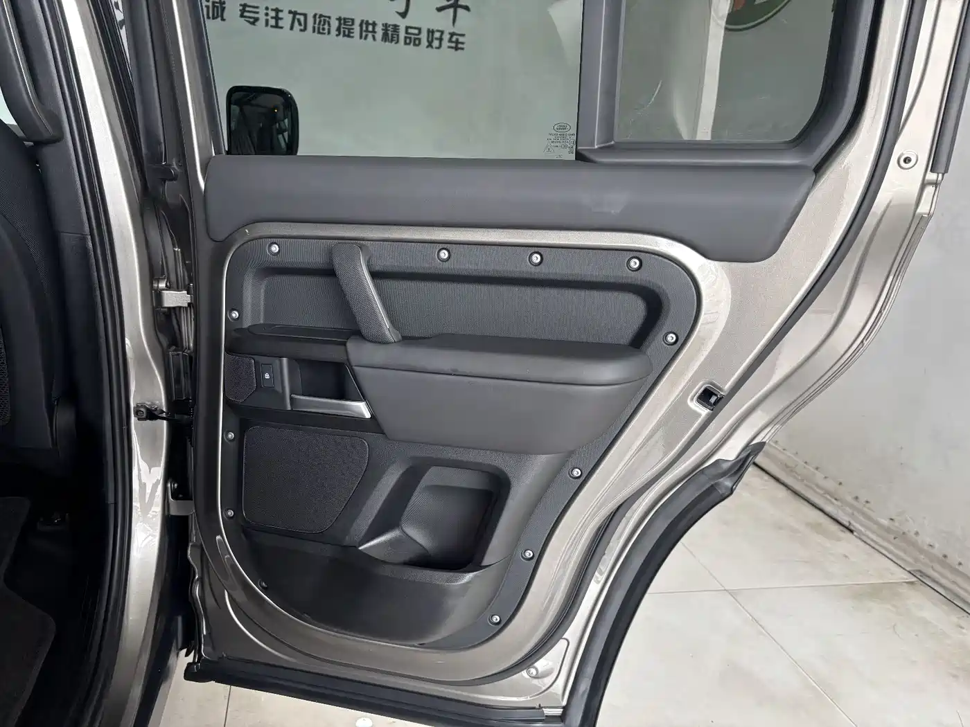 Land Rover Defender 2025 110 3.0T P400 X фото 25