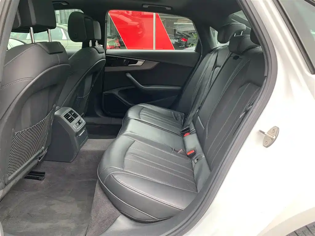 Audi A4L 2023 40 TFSI quattro Luxury Sport фото 10