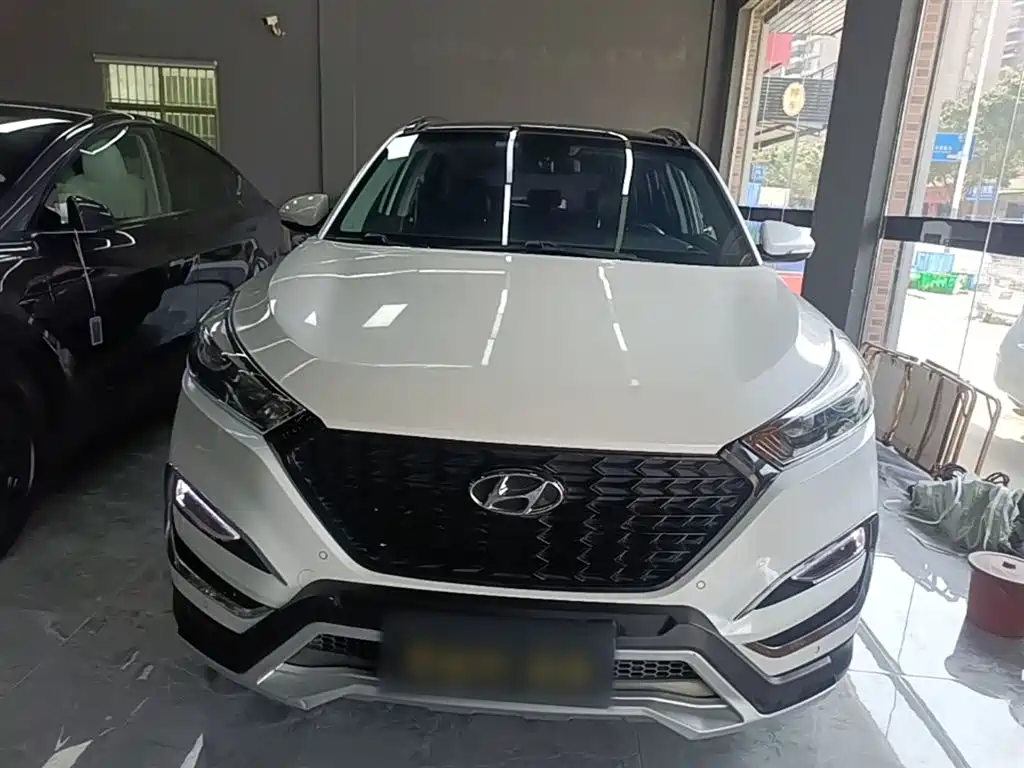 Hyundai Tucson 2015 1.6T Dual Clutch 2WD Leading фото 3