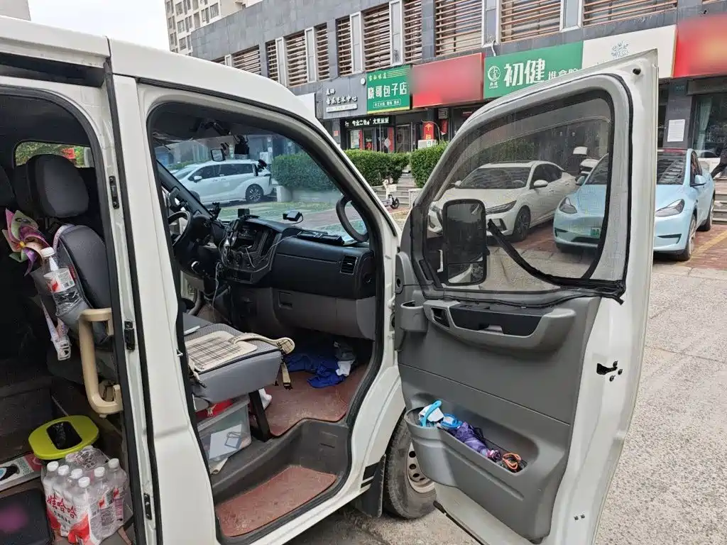 Dongfeng Yufeng Yufeng 2020 2020 2.3T Economy Logistics Vehicle Short Wheelbase Low Roof 5-9 Seats WP2.3
