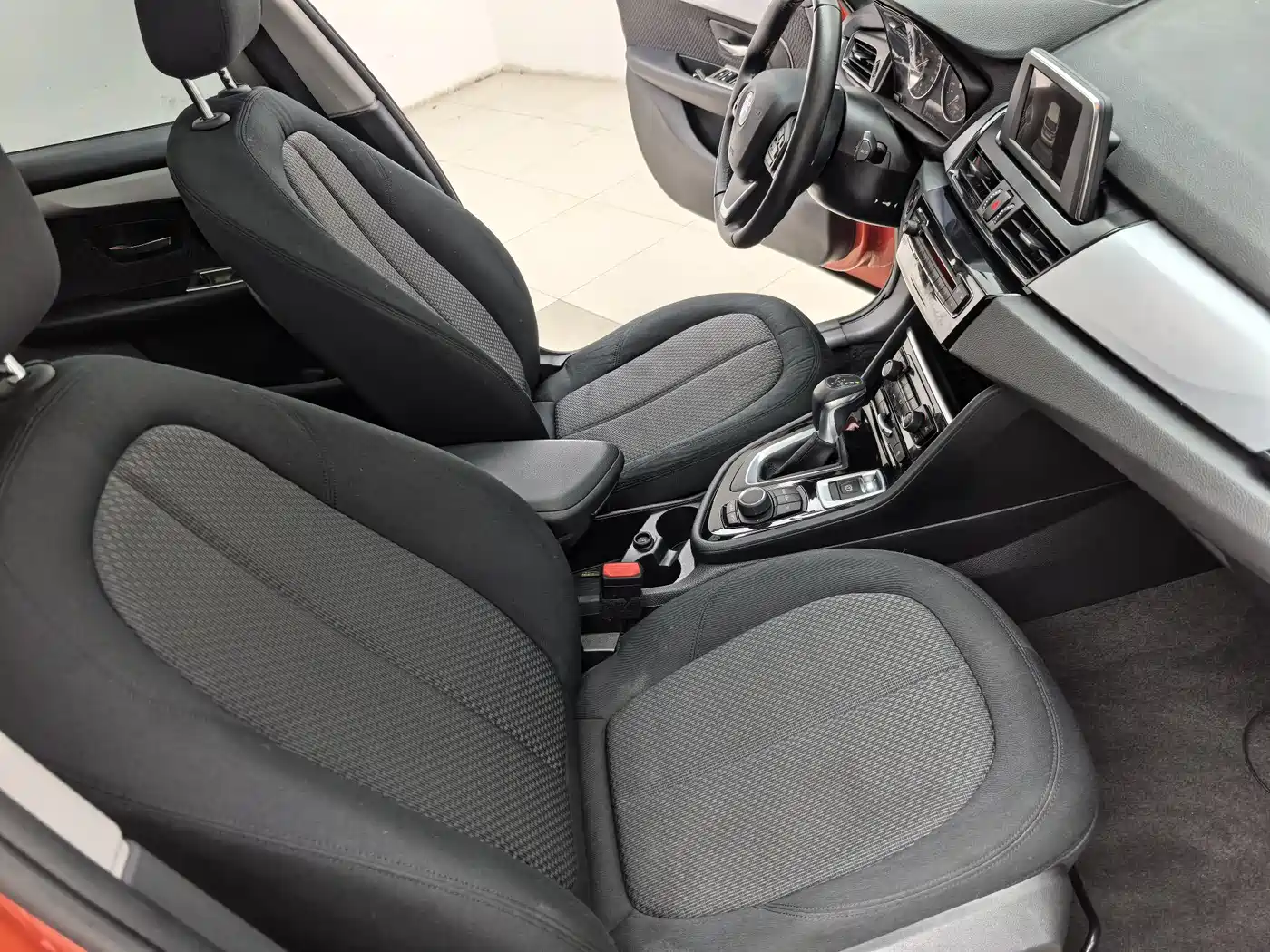 BMW 2 Series Touring 2016 218i Leading фото 15