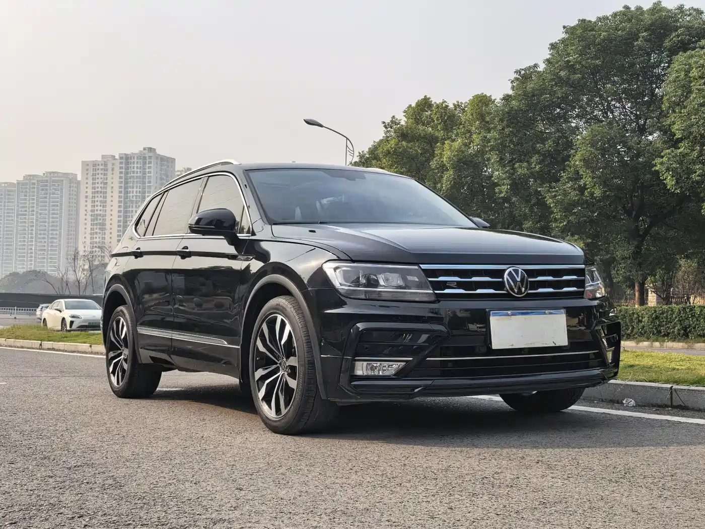 Volkswagen Tiguan L 2021 330TSI Automatic 2WD R-Line Premium фото 3