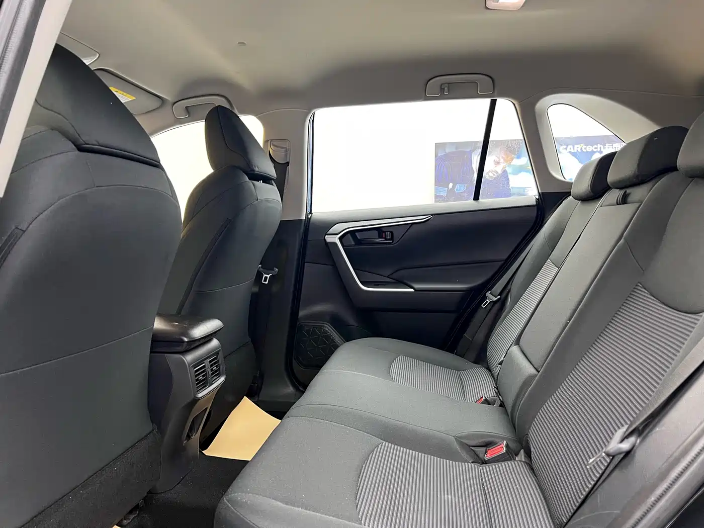 Toyota Wildlander 2024 2.0L CVT FWD Leading Edition фото 8