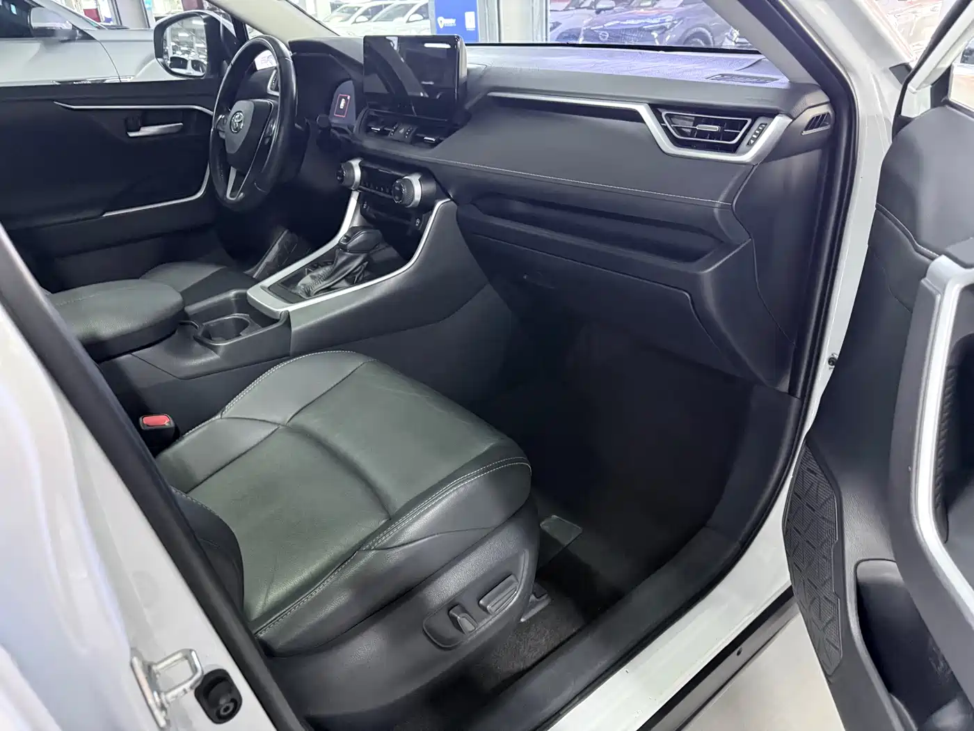 Toyota Wildlander 2023 2.0L CVT FWD Luxury PLUS фото 21