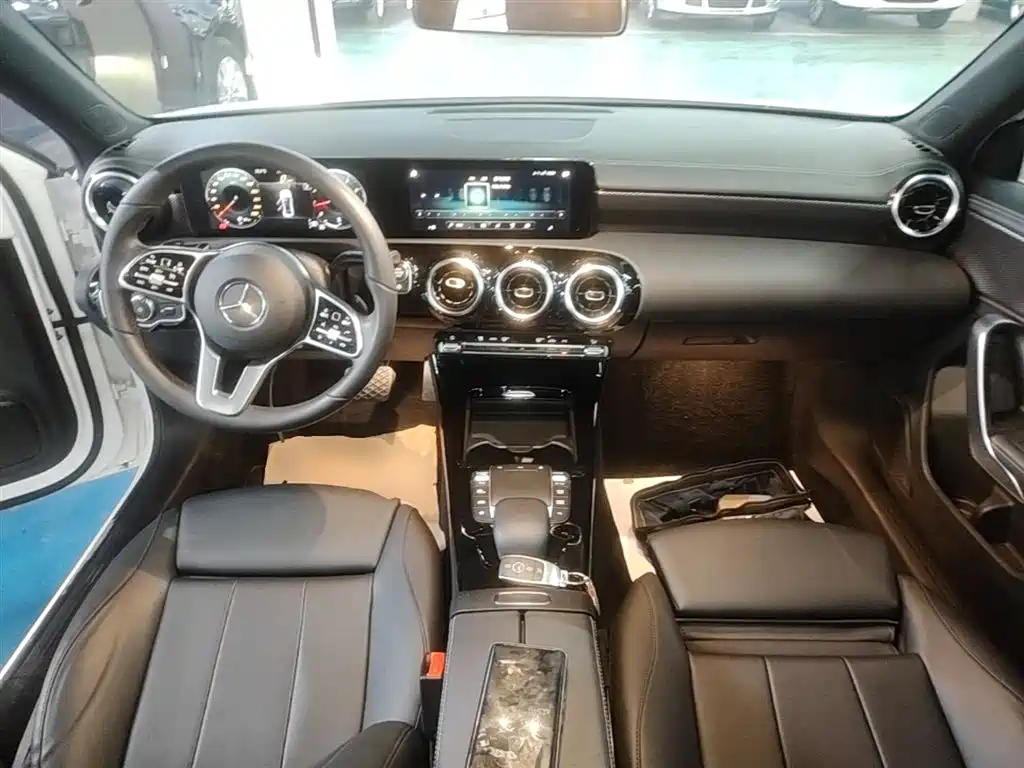 Mercedes-Benz A-Class 2020 Facelift A 200 L Sport Sedan Dynamic фото 10