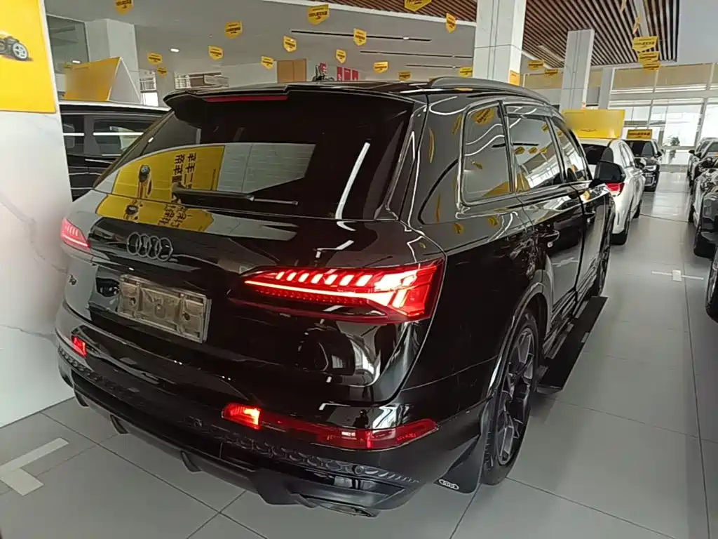 Фото 7 - Audi Q7
