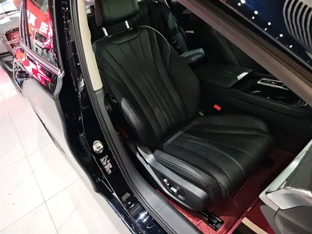 Hongqi H5 2025 1.5T DCT Flag Rhythm 500,000 Units Memorial Edition фото 3