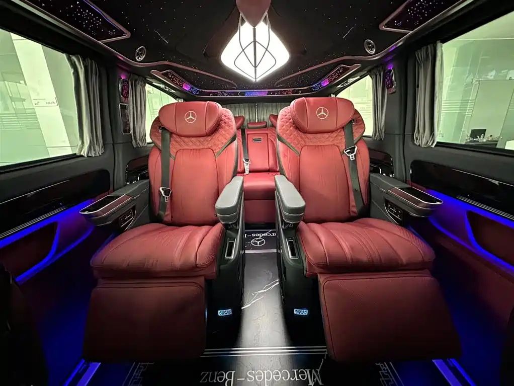 Mercedes-Benz Vito 2024 2.0T Business 7-Seater фото 20