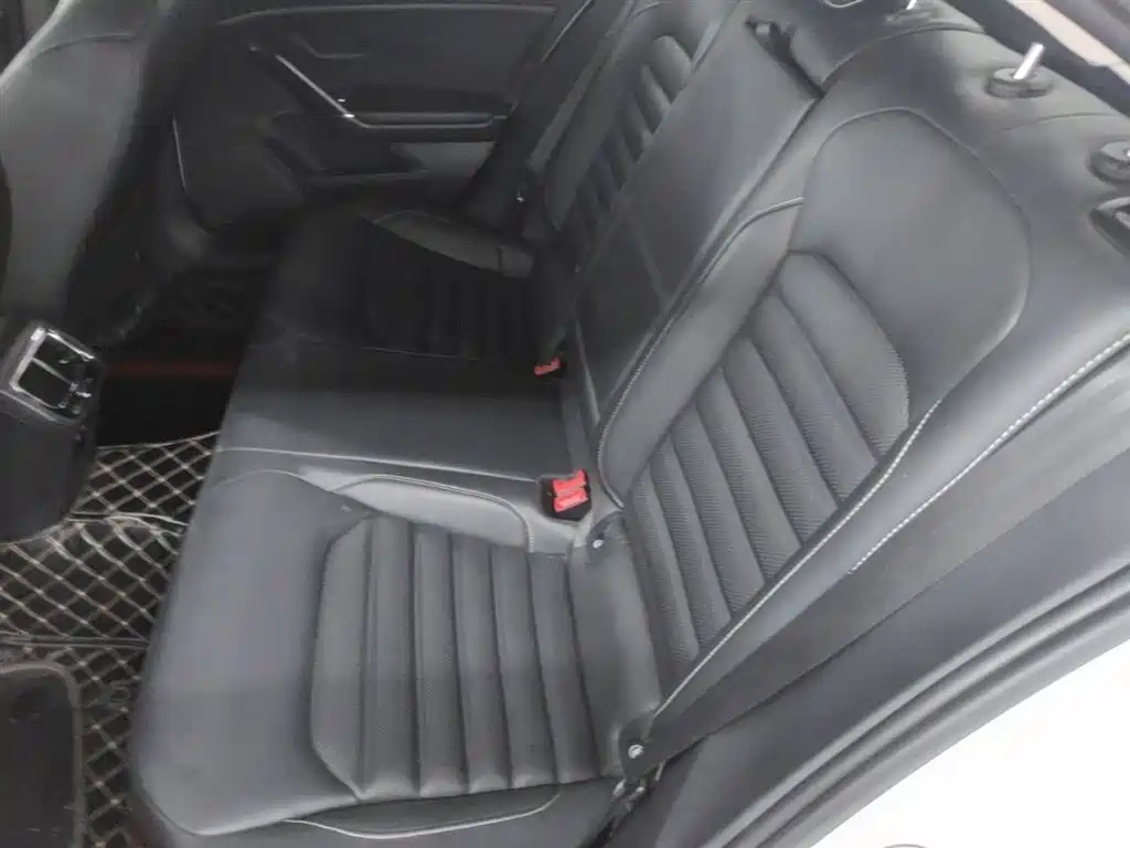 Volkswagen Lamando 2021 280TSI DSG Luxury Phantom Edition фото 17
