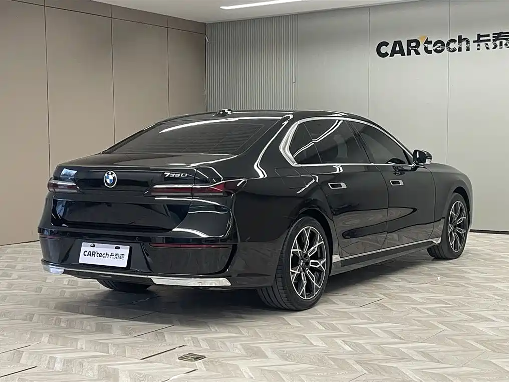 BMW 7 Series 2023 Model 735Li Luxury Package фото 5