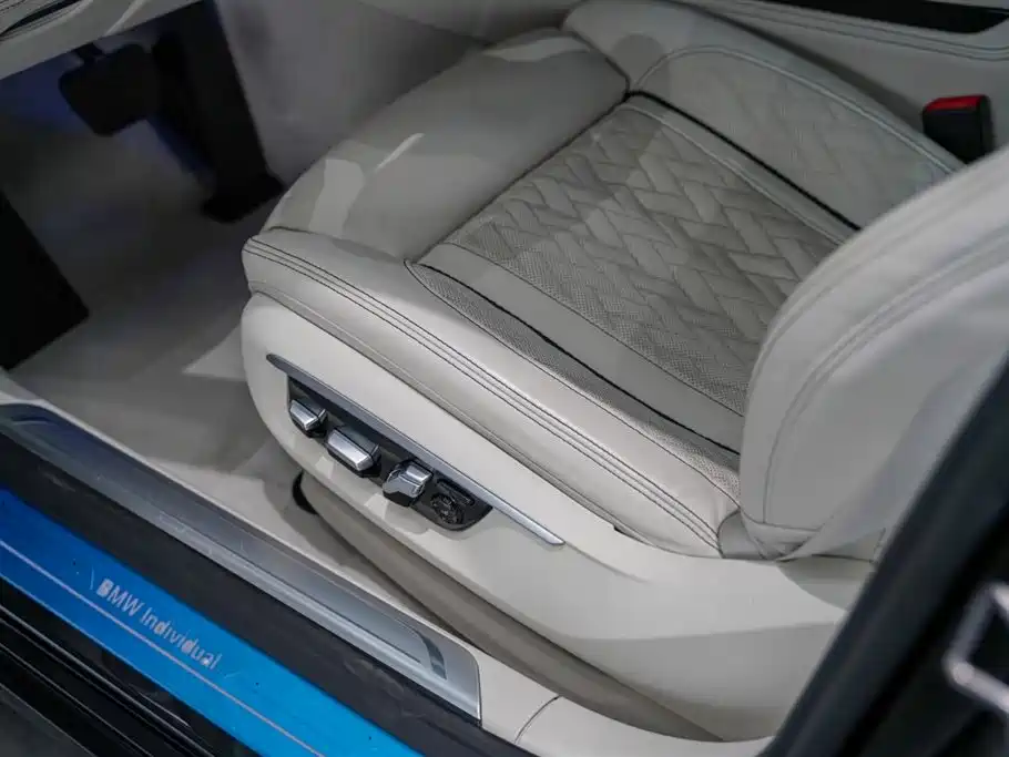BMW 7 Series 2019 750Li xDrive V8 Luxury Package фото 14
