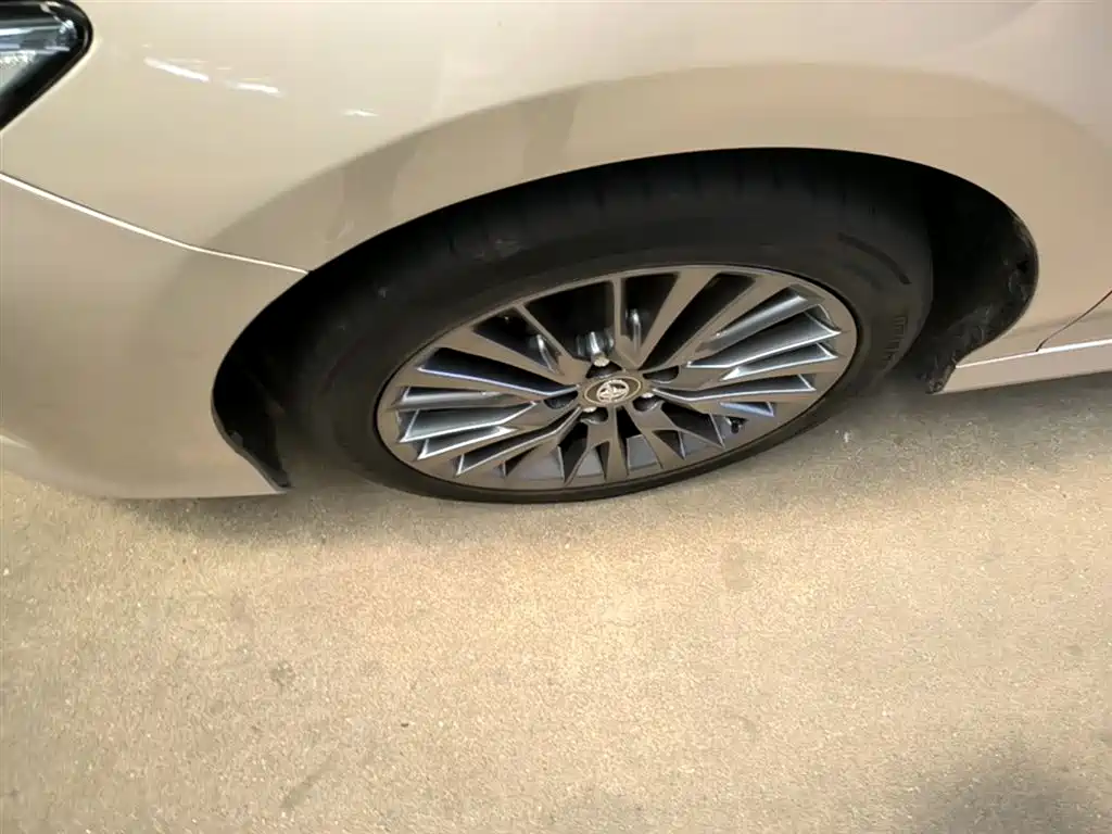 Toyota Camry 2018 Hybrid 2.5HG Luxury Edition фото 23