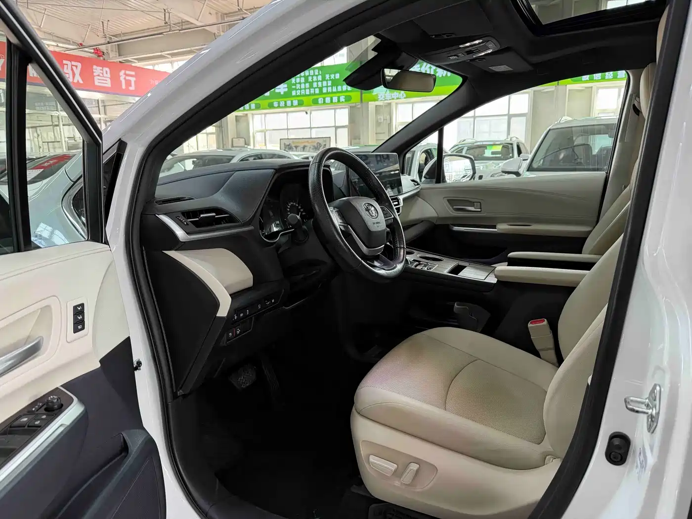 Toyota Granvia 2023 2.5L Hybrid Prestige PLUS Edition фото 7