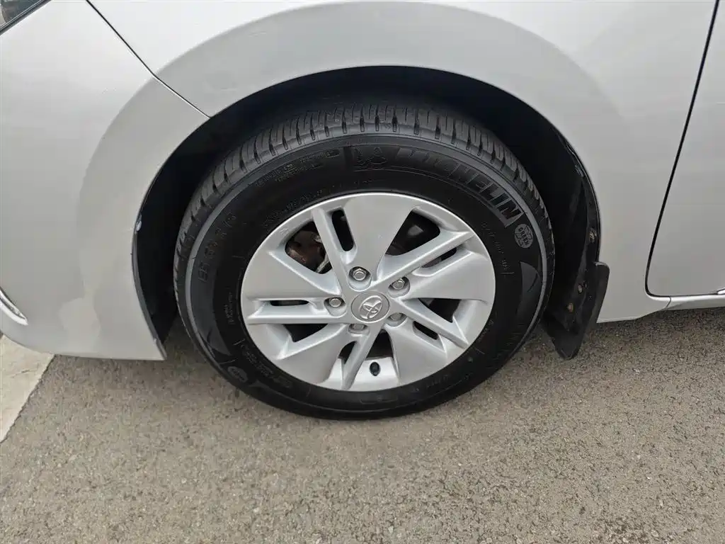 Toyota Corolla 2014 1.6L CVT GL-i фото 23