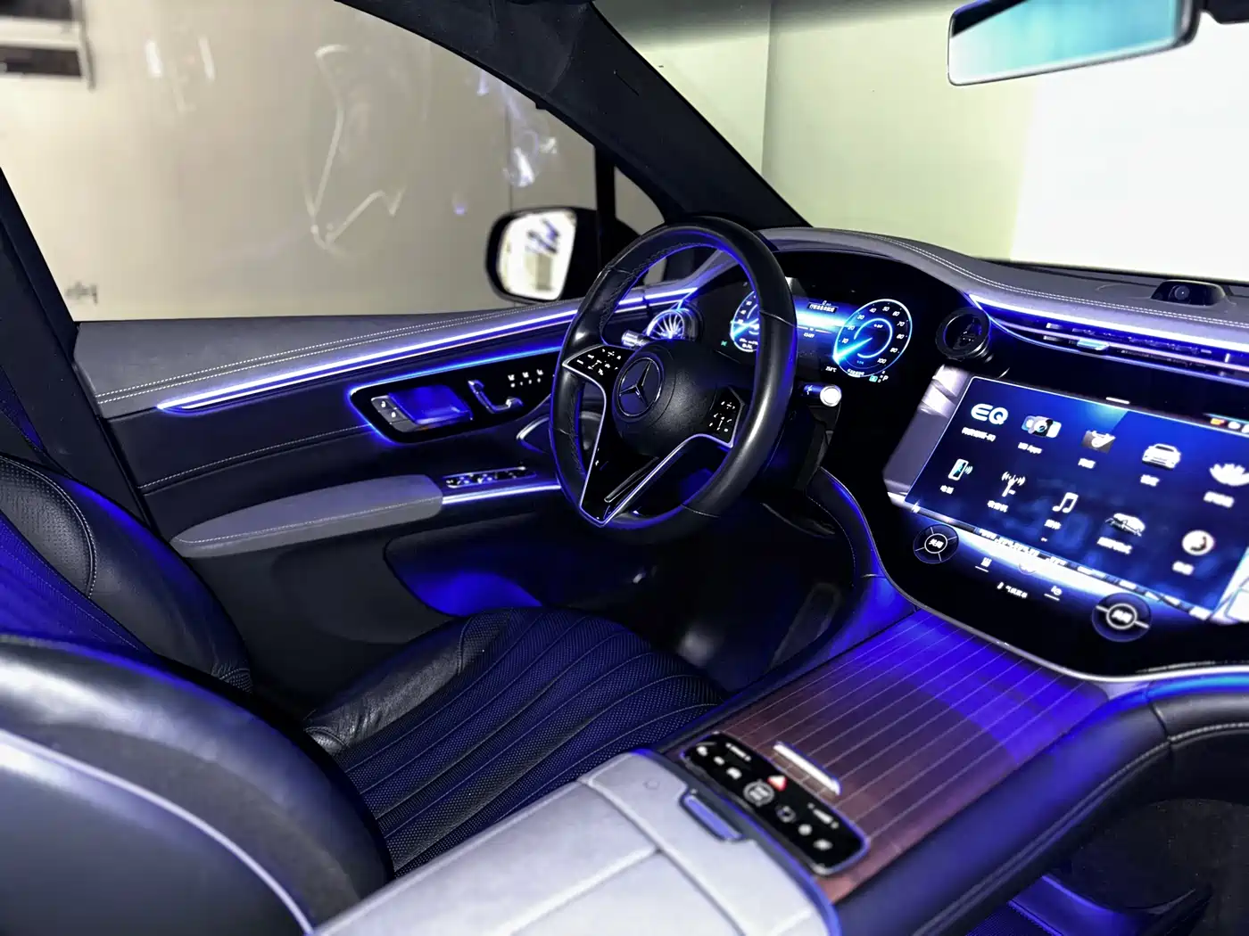 Mercedes-Benz EQS SUV 2023 450 4MATIC Pioneer Edition фото 29