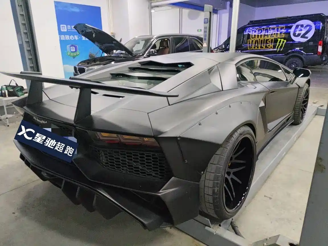 Lamborghini Aventador 2011 LP 700-4 фото 2