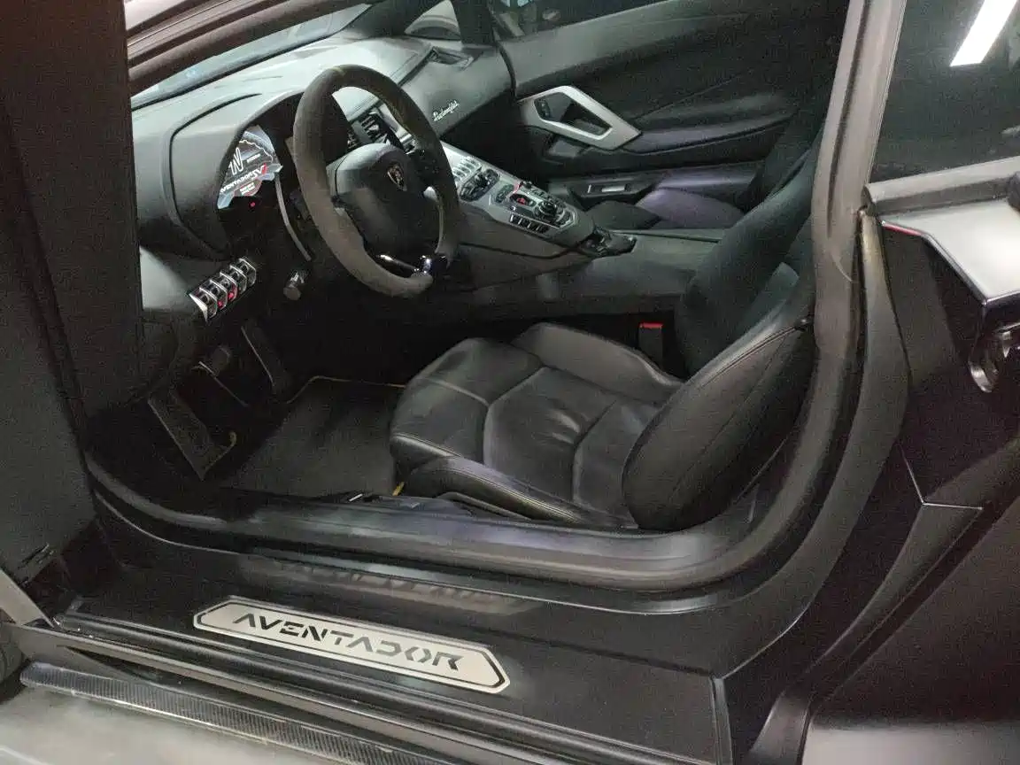 Lamborghini Aventador 2011 LP 700-4 фото 10