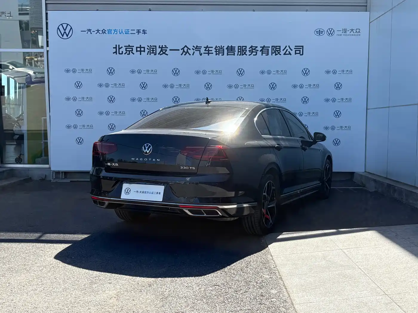 Volkswagen Magotan 2023 Model 2 Million Commemorative Edition 330TSI DSG Luxury фото 10